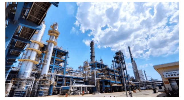 China begins drilling on first offshore CO2 well
